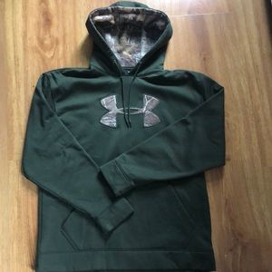Hunter green under armour hooded sweatshirt